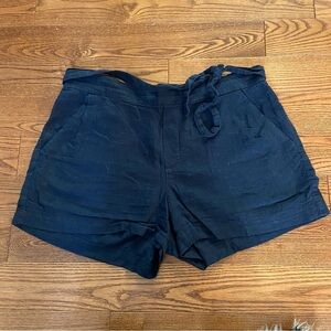 💥5/$25 ‎ Joe Fresh women’s navy blue shorts in size medium